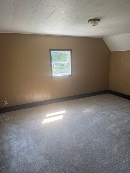 Building Photo - 527 Carthage Ave