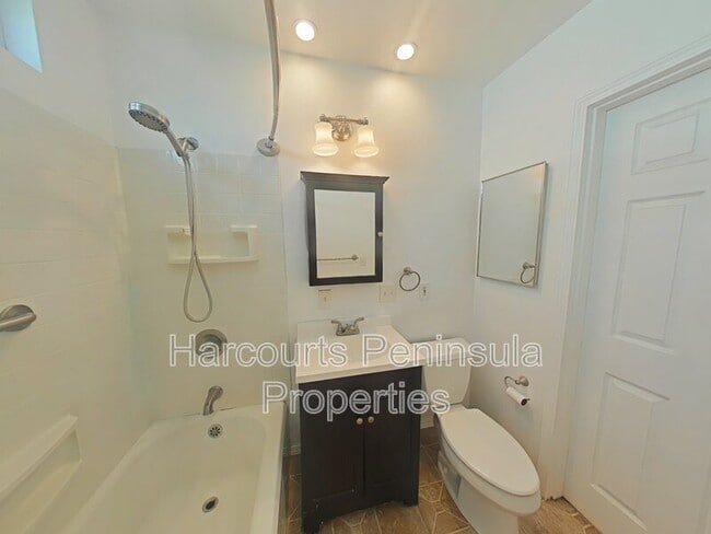 Building Photo - 1011 N Rainier Ave