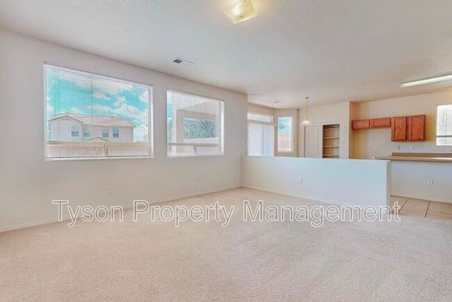 Building Photo - 2420 Falesco Dr SE