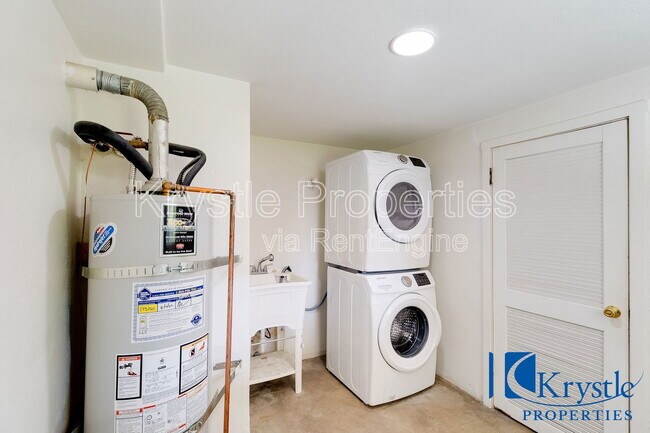 Building Photo - 1616 Fern Pl