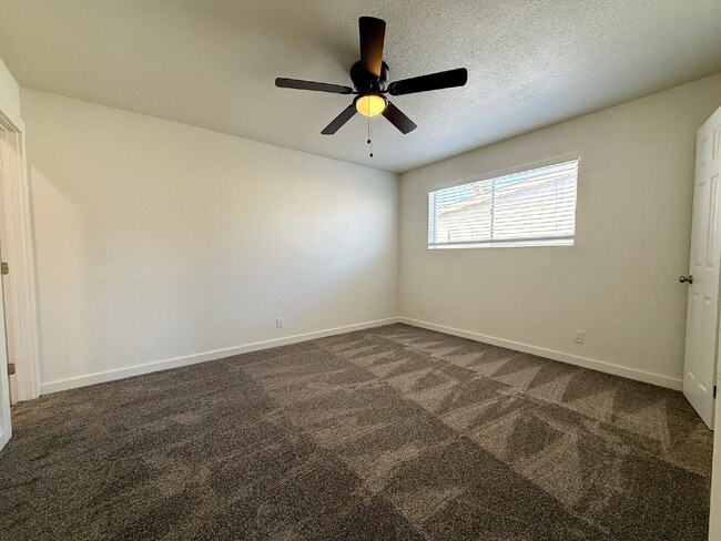 Building Photo - Charming 3-Bedroom Oasis with 2 Full Baths...