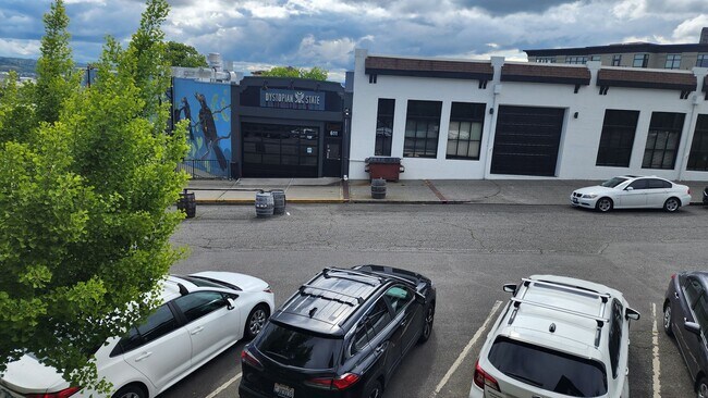 Building Photo - Corner Townhouse in Downtown Tacoma with A...