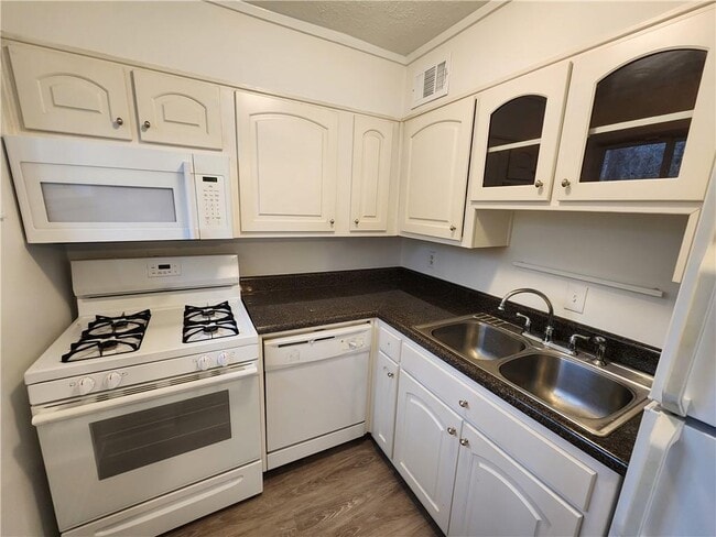 Building Photo - 120 Biscayne Dr NW