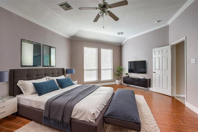 Building Photo - 9907 Valance Way