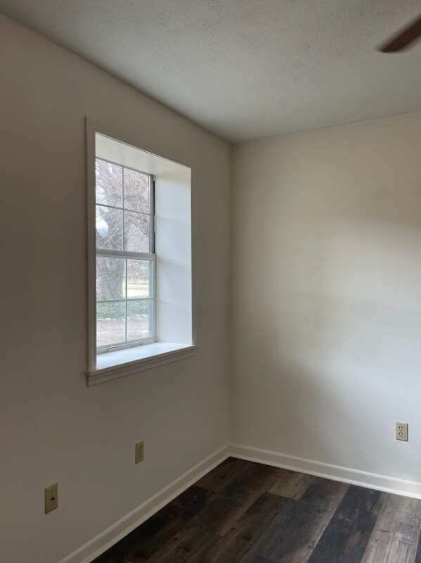 Building Photo - 2104 E Main St