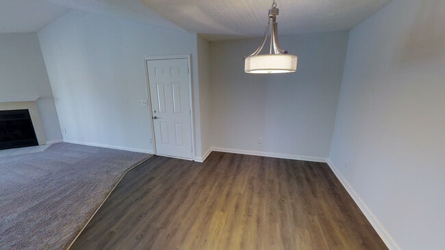 Living Room / Dining - Lakestone