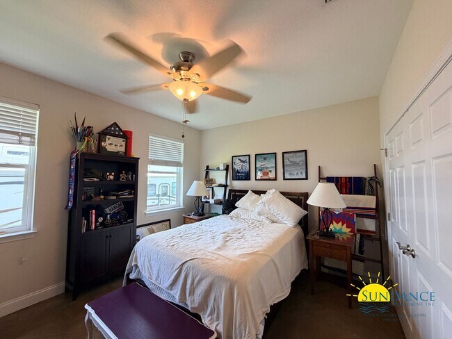 Building Photo - Beautiful Waterfront Property in Prime Location!