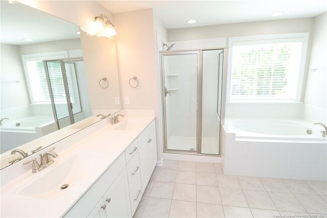 Building Photo - 240 Mystwood Hollow Cir