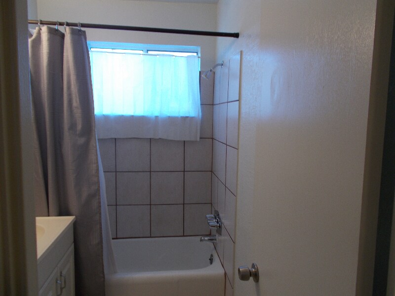 Building Photo - 4335 N 15th Ave