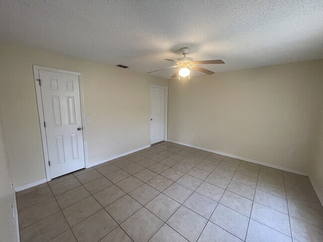 Building Photo - 3049 Mandeville St