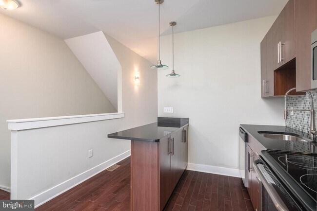 Building Photo - 2012 W Girard Ave