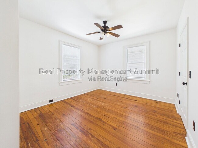 Building Photo - 523 Marquis St
