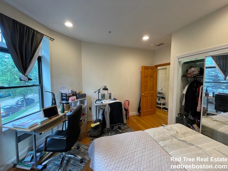 Building Photo - 1801 Beacon St