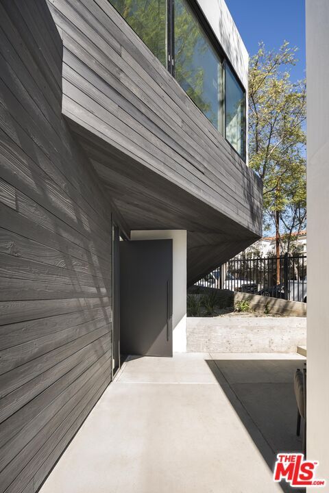 Building Photo - 855 Hilldale Ave