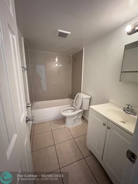 Building Photo - 5875 SW 41st St