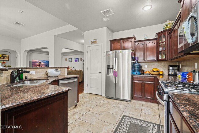 Building Photo - 14560 Meadow Lawn