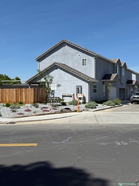 Building Photo - 3155 Niagra St