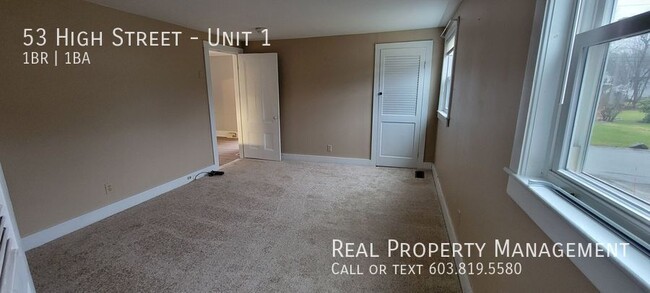 Building Photo - Spacious 1 Bedroom Apartment Near Downtown...