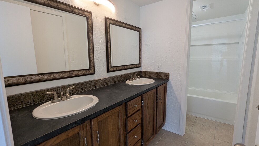 Double Sinks - 5200 Martel Ave