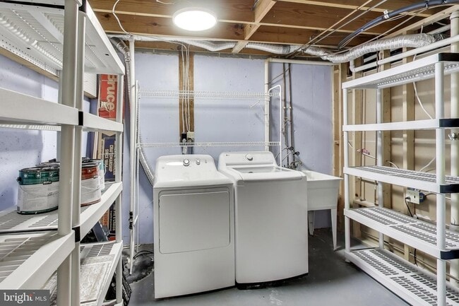 Building Photo - 20210 Maple Leaf Ct