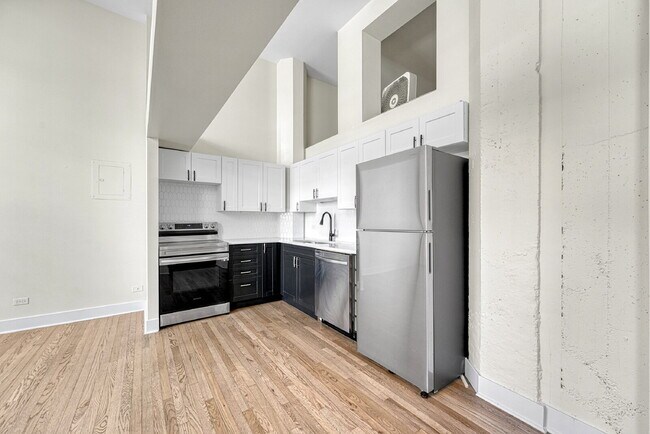 Building Photo - $1,550.00, 1 bed1 bath Updated Condo located in the heart of Denver