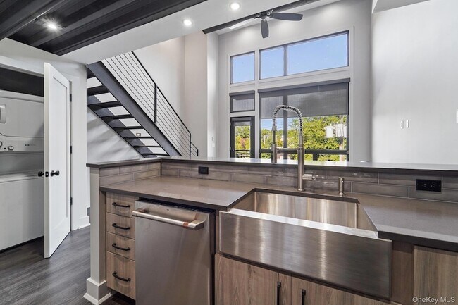 Building Photo - 172 E Prospect Ave