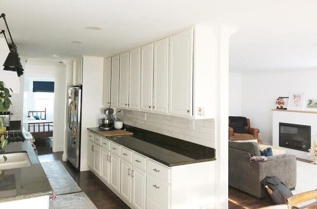 Building Photo - 4 bedroom in East Palo Alto CA 94303