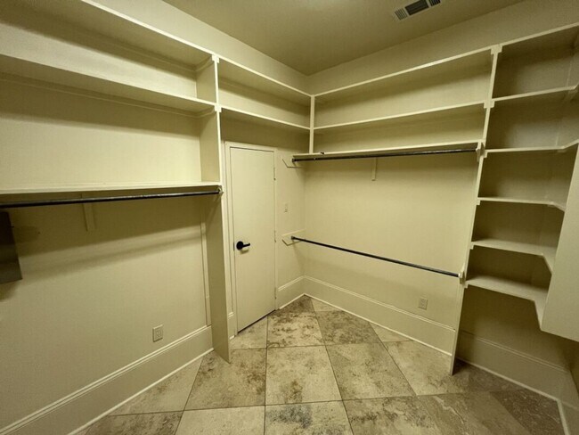 Building Photo - Elegant Two-Story Home with Outdoor Kitchen in Desirable Shadows Lake