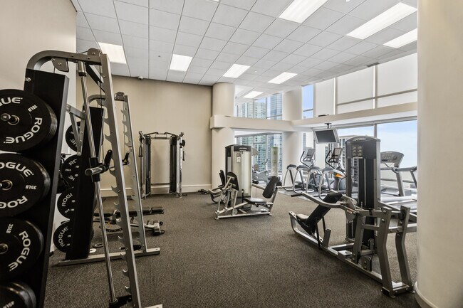 Building Photo - 100 E 14th St