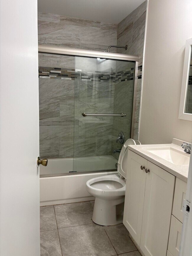 Building Photo - 5106 Pier Dr