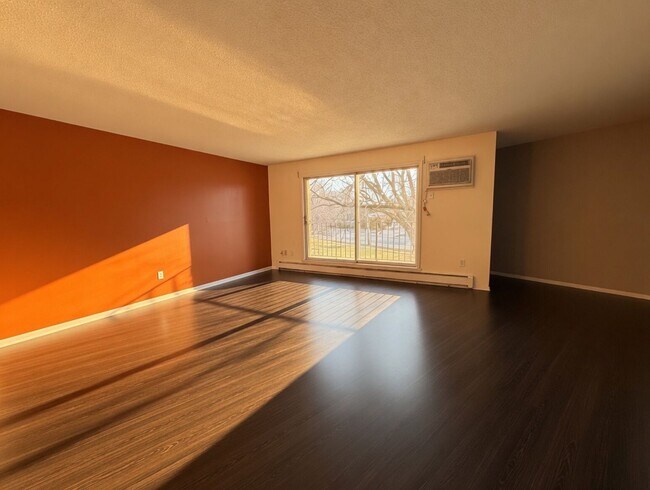Building Photo - Freshly Updated, Stylish 2 bed 2 bath Condo in Bloomington Includes 2 Heated Parking Spaces!