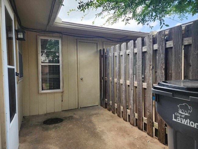 Building Photo - 7938 NW Crossland Cir