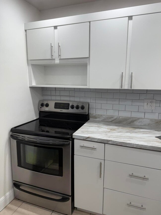 Building Photo - 5750 NW 64th Ave