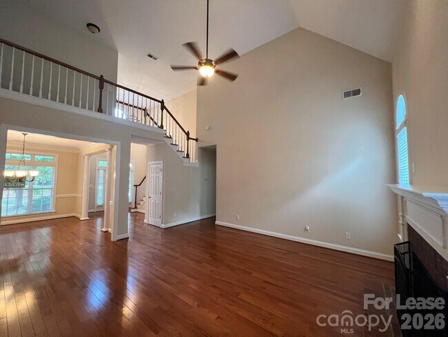 Building Photo - 353 E Waterlynn Rd