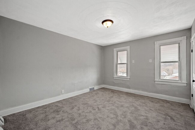 Building Photo - Cozy 2 bedroom home in Myer Park available...