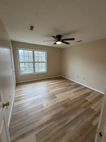 Building Photo - 204 Amanda Ln