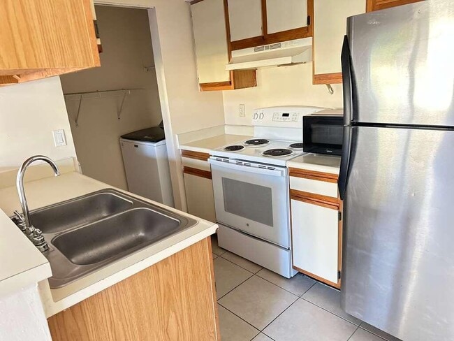 Building Photo - 1239 SW 46th Ave