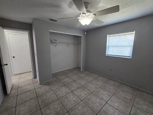 Building Photo - 2 bed, 2 bath duplex in New Port Richey