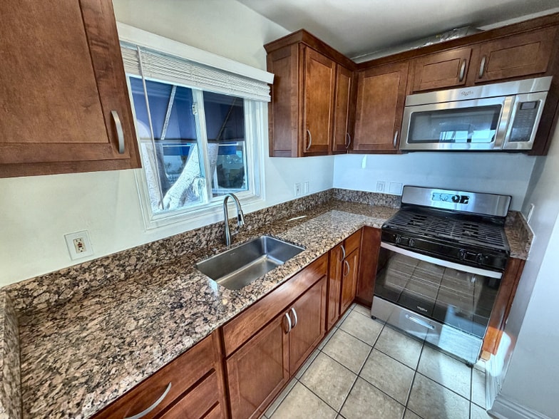 Building Photo - 212 N Coast Hwy