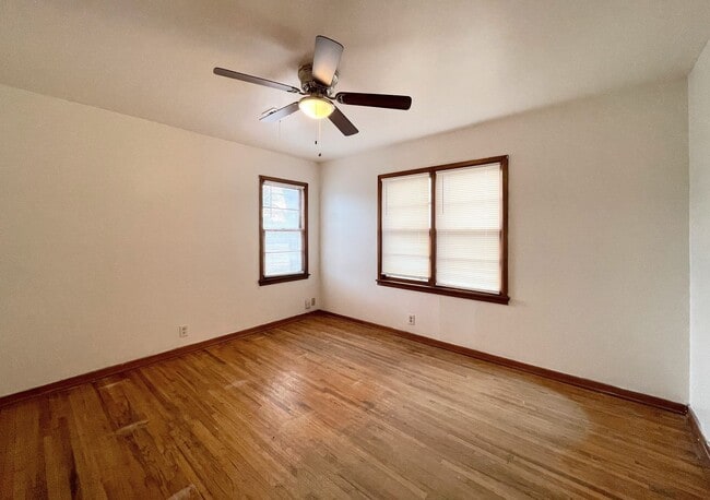 Building Photo - Spacious 2-Bed 1-Bath House