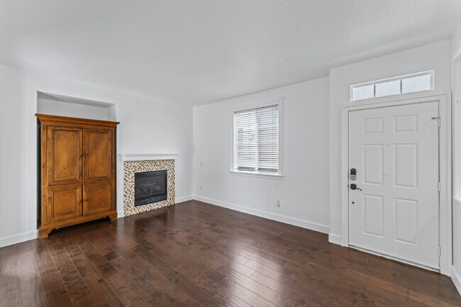 Building Photo - "Charming 3-Bedroom Haven with 2.5 Baths in Santa Clarita – Spacious 1694 Sq Ft Home Awaits!"