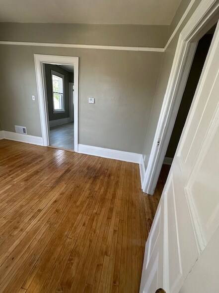 Building Photo - 919 E Clarke St