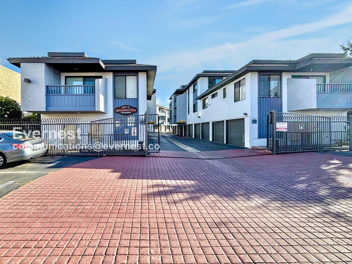 Primary Photo - 3215 Midway Dr