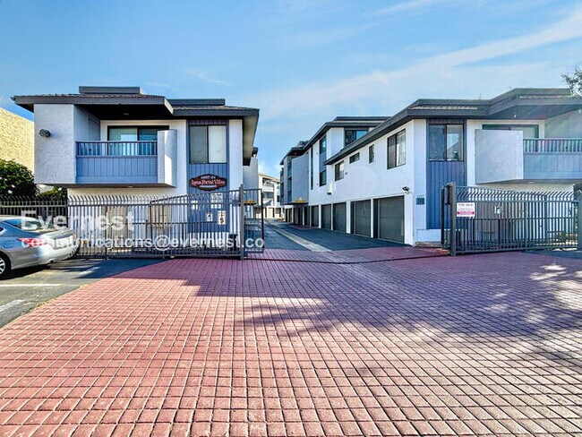 Primary Photo - 3215 Midway Dr