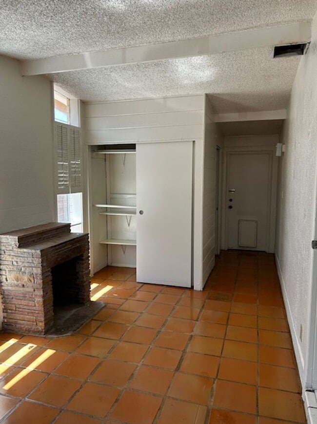 Building Photo - 2 Bedroom Single Family -Central Tucson