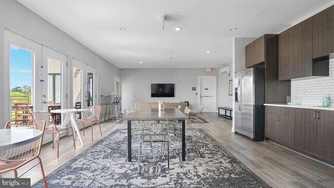 Building Photo - 1111 Orren St NE