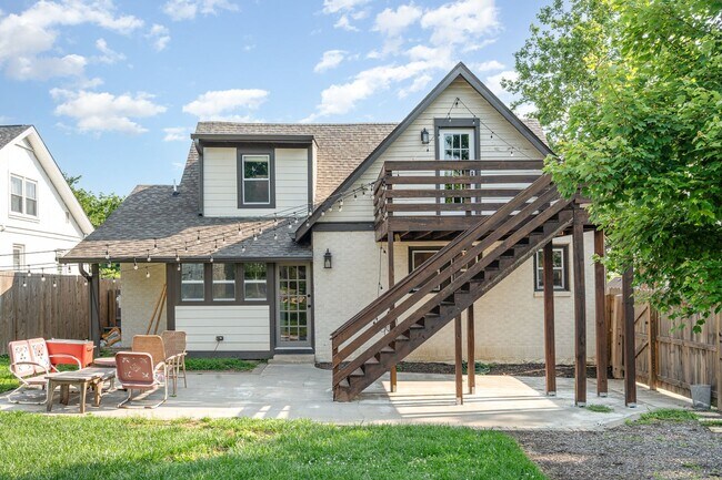 Building Photo - Charming Renovated East Nashville Home wit...