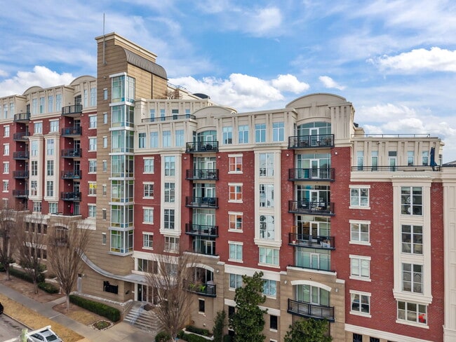 Building Photo - 618 N Boylan Ave