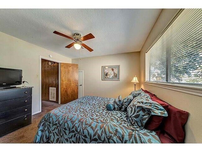 Building Photo - 2442 Hodges Bend Cir