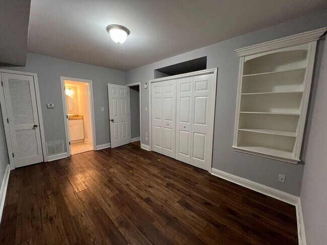 Building Photo - Quiet and Comfortable Condo in Sandy Springs!